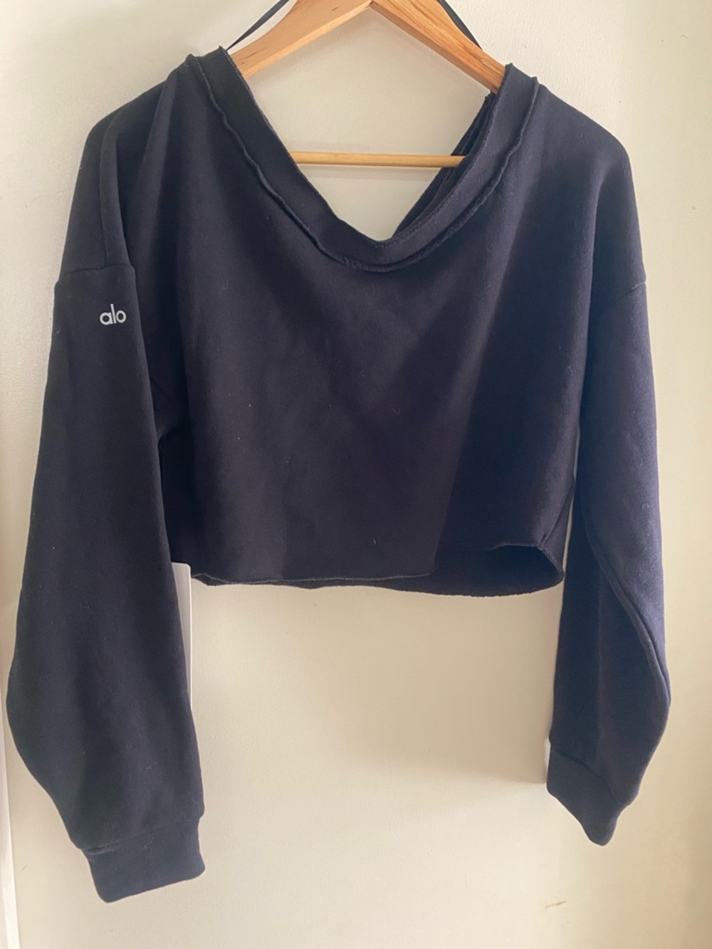 NWT Alo Prima off-the-shoulder pullover. Size small